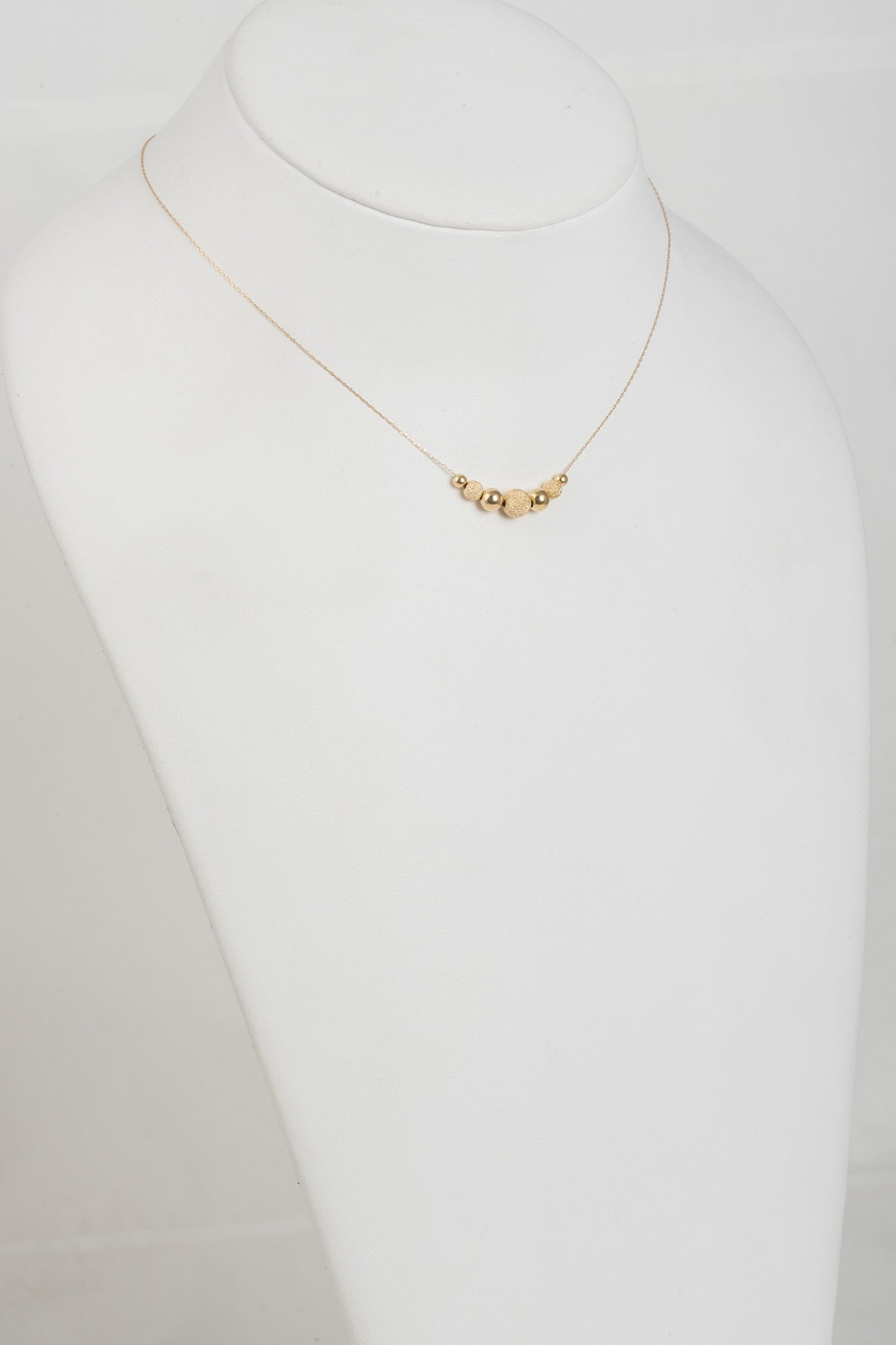 18k Yellow Gold Italian Scalar necklace with diamond-cut cable chain, light weight satin beads, length 45 cm
