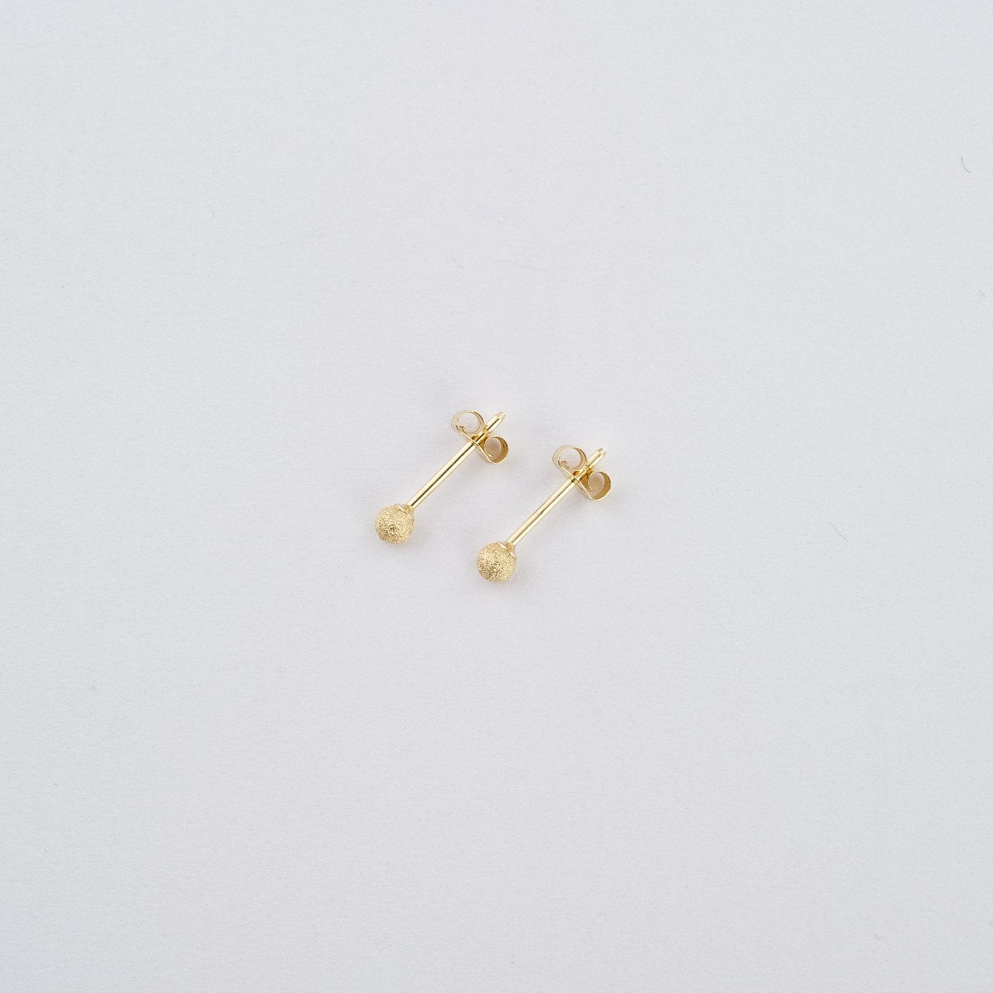 18k Yellow Gold Italian Lobe earring with light pave bead, 3 mm